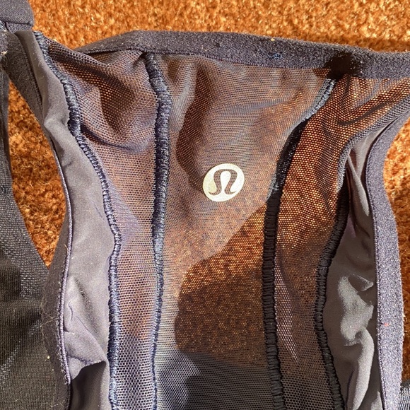 Size 6 Lululemon sports bra 🍋 - Picture 4 of 7
